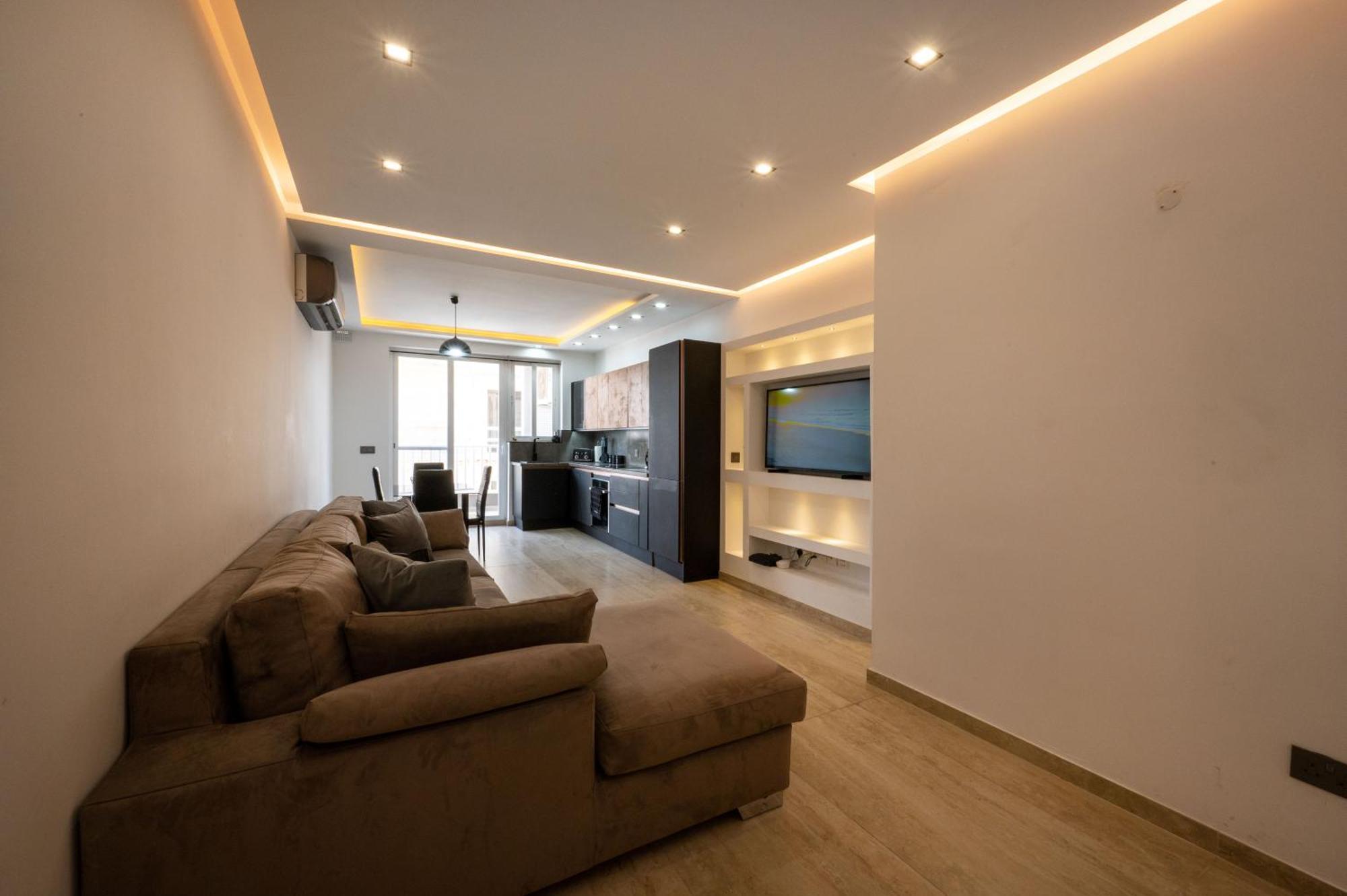Stylish 2 Bedroomed Apartment グジラ エクステリア 写真