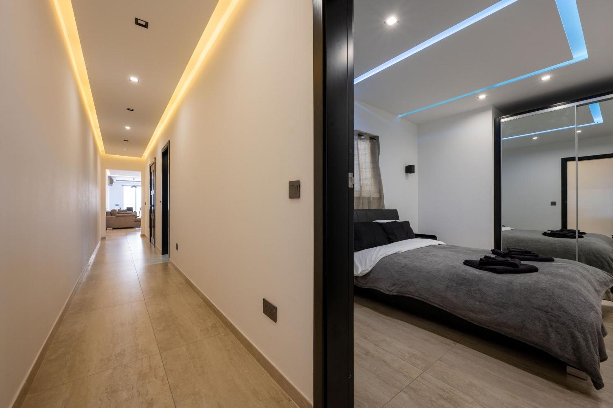 Stylish 2 Bedroomed Apartment グジラ エクステリア 写真
