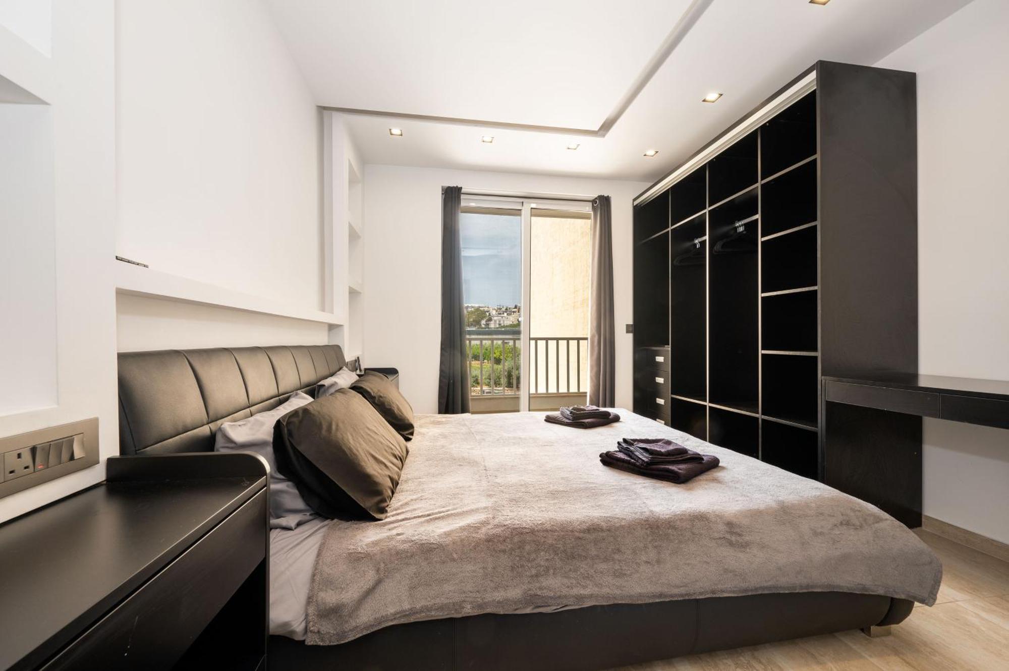 Stylish 2 Bedroomed Apartment グジラ エクステリア 写真
